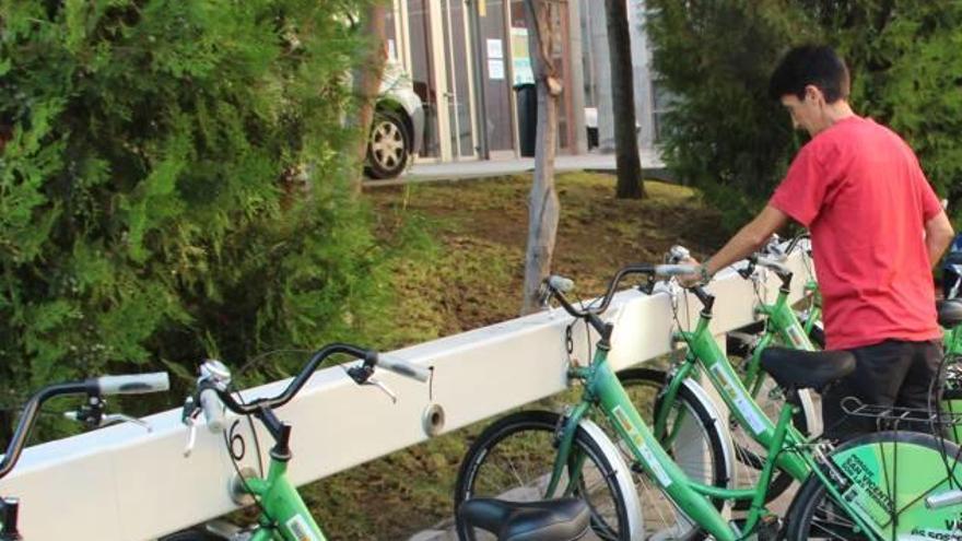 Una de las nueve bancadas para coger y dejar las bicicletas de Bicisanvi.