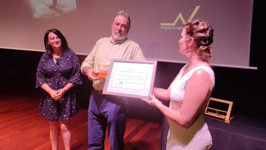 VÍDEO: &quot;Si no protestamos, los que mandan se duermen en los laureles&quot;, destaca el &quot;Vegadense del año&quot;