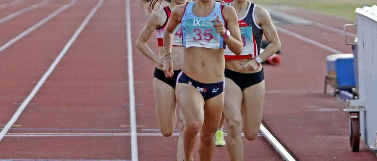 La céltica Ester Navarrete, durante una carrera de 1.500 en Balaídos. // M.G. Brea