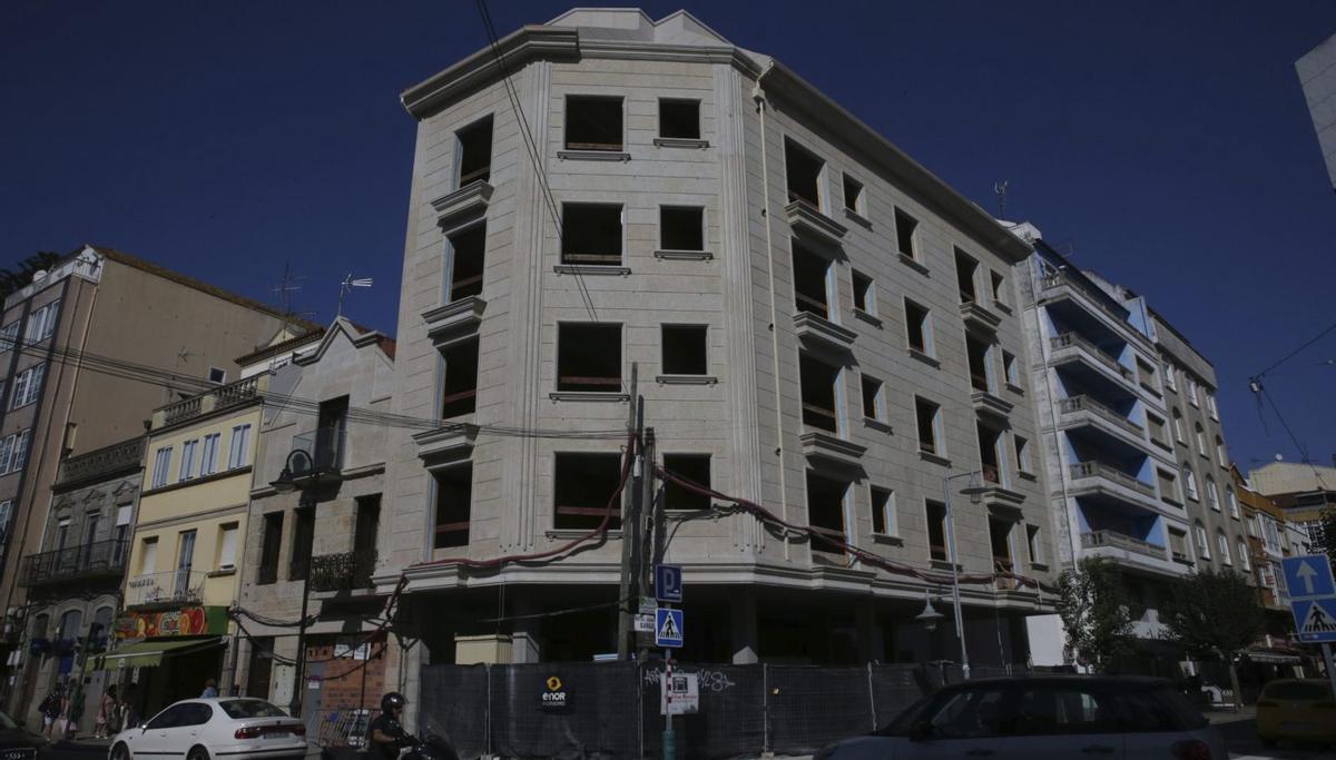 Edificio en construcción en la avenida de Marín, esquina Castelao. | SANTOS ÁLVAREZ