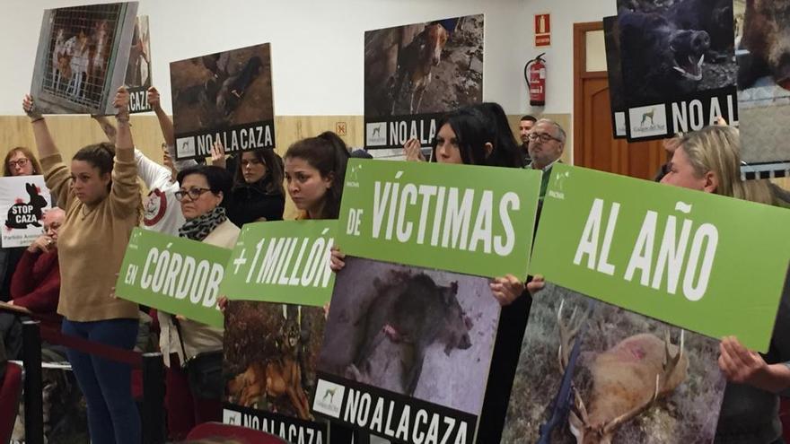 Un debate sobre la caza genera tensión en el pleno