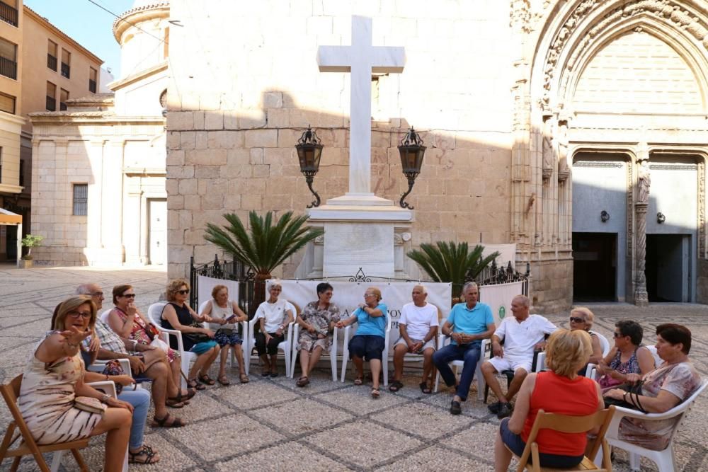 Vecinos de Callosa de Segura llevan 7 meses vigilando para que no retiren la Cruz