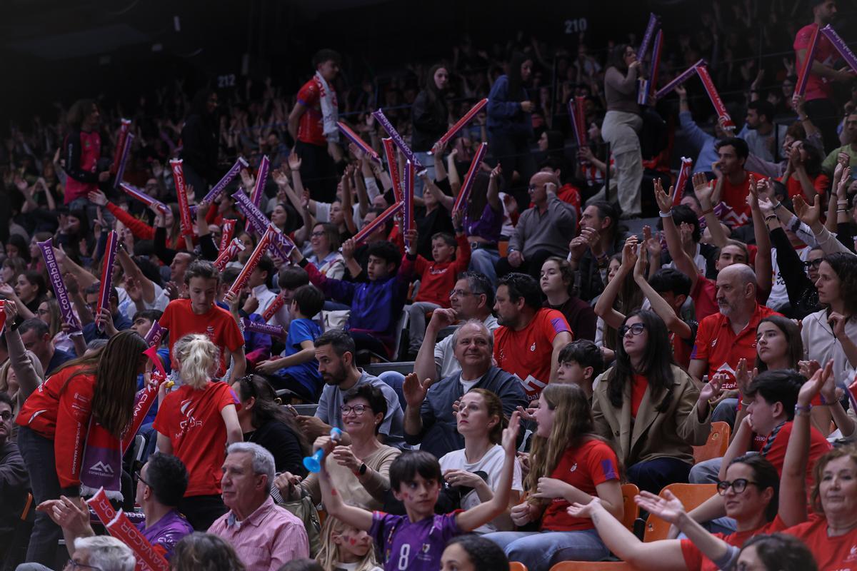 La afición del ConectaBalear Manacor presente en Valencia durante la Copa del Rey 2026