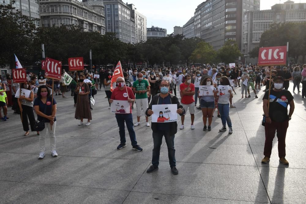 Manifestación educación en la plaza de Pontevedra