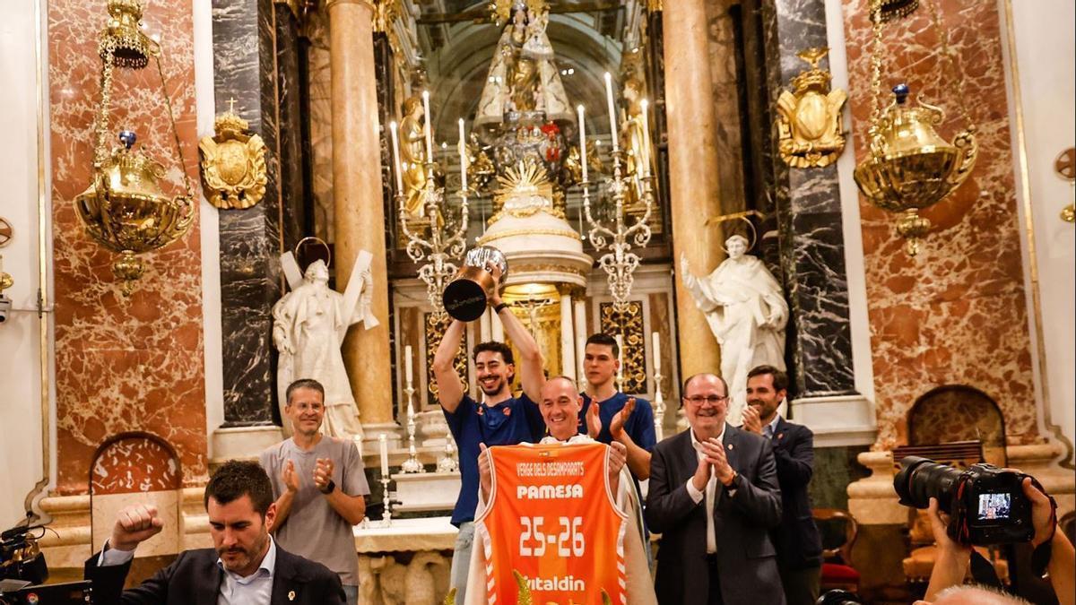 El Valencia Basket ofrece la Liga a la Mare de Déu dels Desemparats