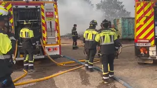 Controlado un incendio de pasto y escombros en la Cañada Real: sin heridos ni viviendas afectadas