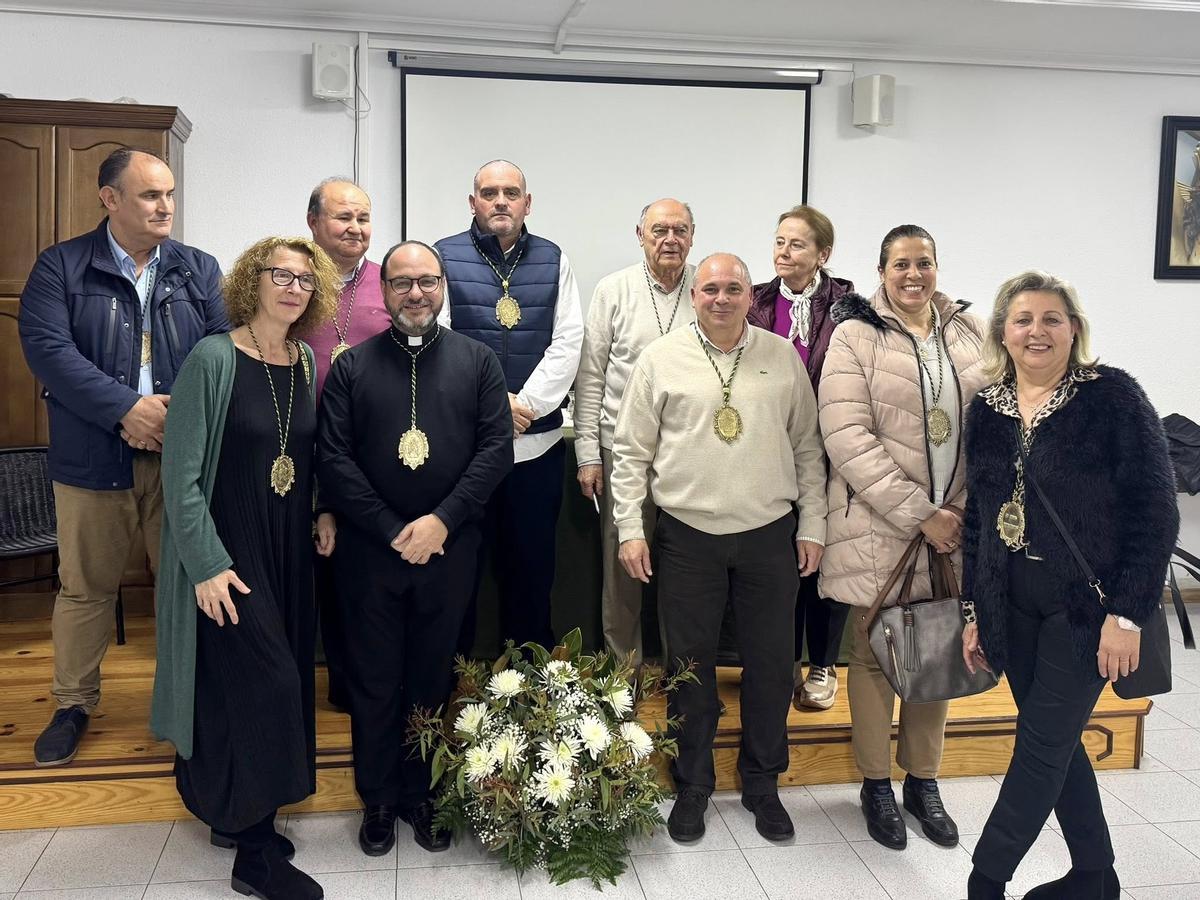 Miembros de la Cofradía del Cristo de la Salud de Coria.