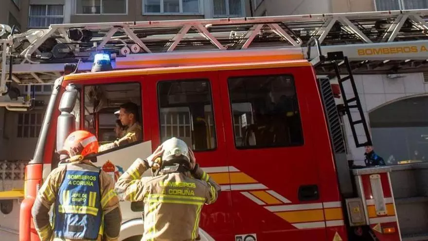Los Bomberos de A Coruña hicieron un curso de apertura y cierre de puertas
