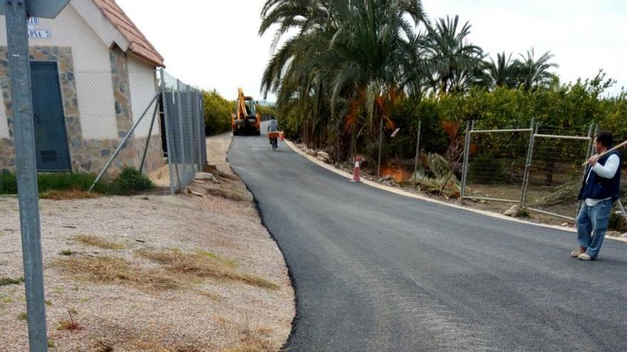 Imagen de uno de los caminos tras las obras de asfaltado.