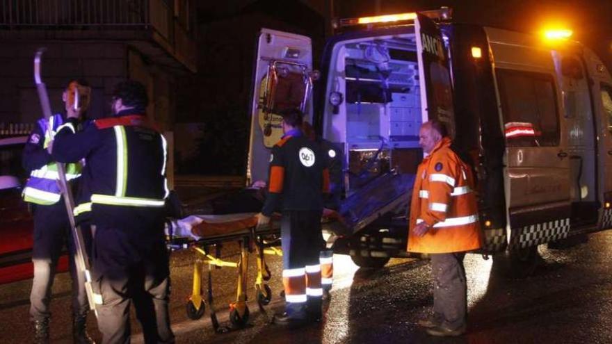 Atropello de una mujer en la avenida de Ourense, en Cangas // Santos Álvarez