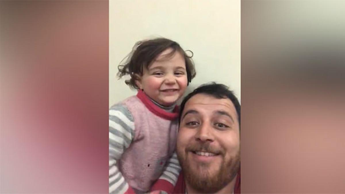 Un padre sirio hace reír a carcajadas a su hija cuando escucha una bomba