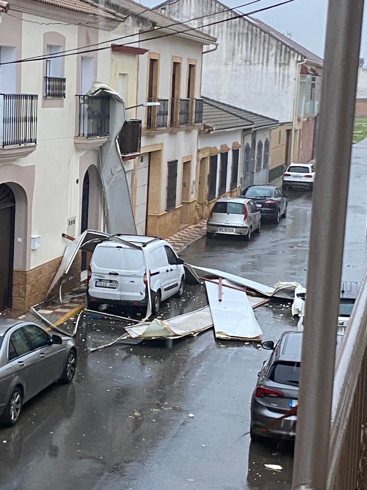 Daños por el temporal en una calle de Fuente Palmera.
