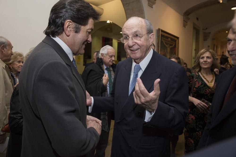 Plácido Arango acude junto a Javier Fernández a la inauguración de su exposición en el Bellas Artes