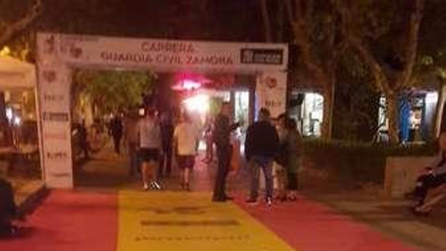 Zamora sale a la calle en la Carrera de la Guardia Civil