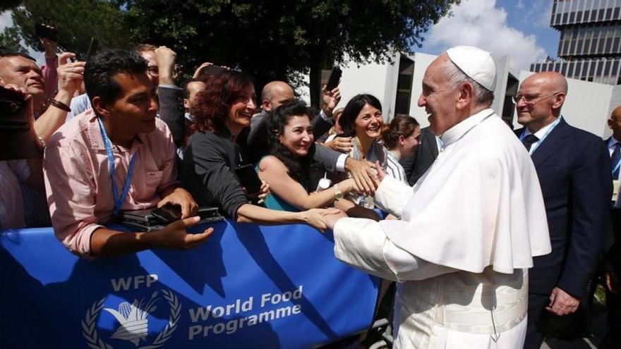 El Papa reprocha que las armas circulen más libremente que los alimentos