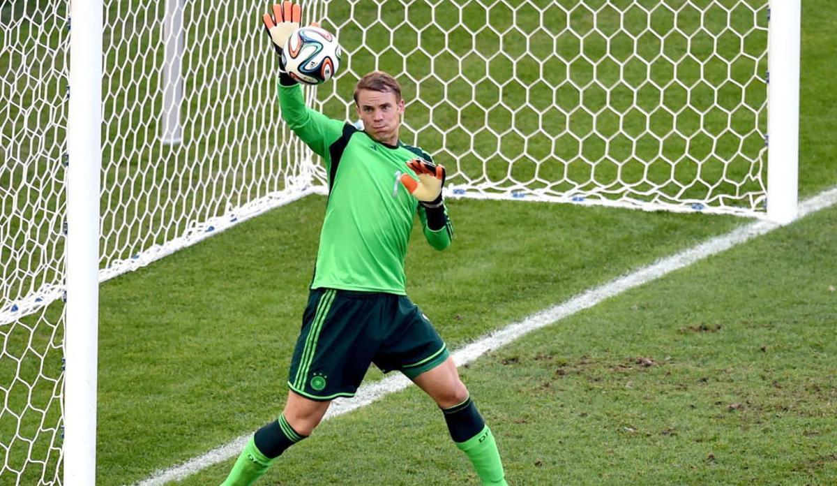 Neuer durante un partido con la selección alemana.