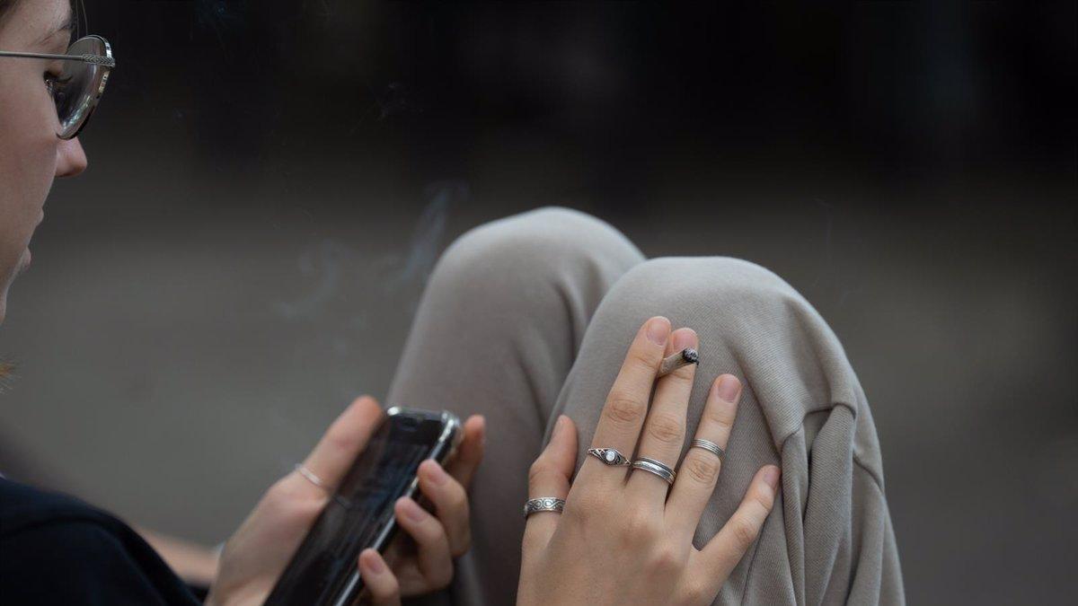 Tabaco, alcohol y los juegos de apuestas 'online' son las principales conductas adictivas entre los alumnos catalanes de 14 y 18 años