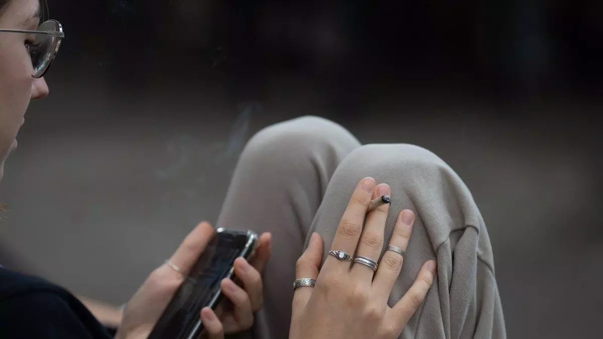 Los alumnos catalanes de 14 a 18 años fuman y beben menos, pero participan más en juegos de apuestas