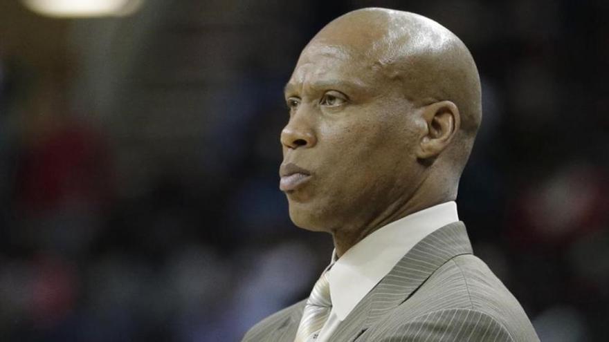 Los Lakers despiden a Byron Scott