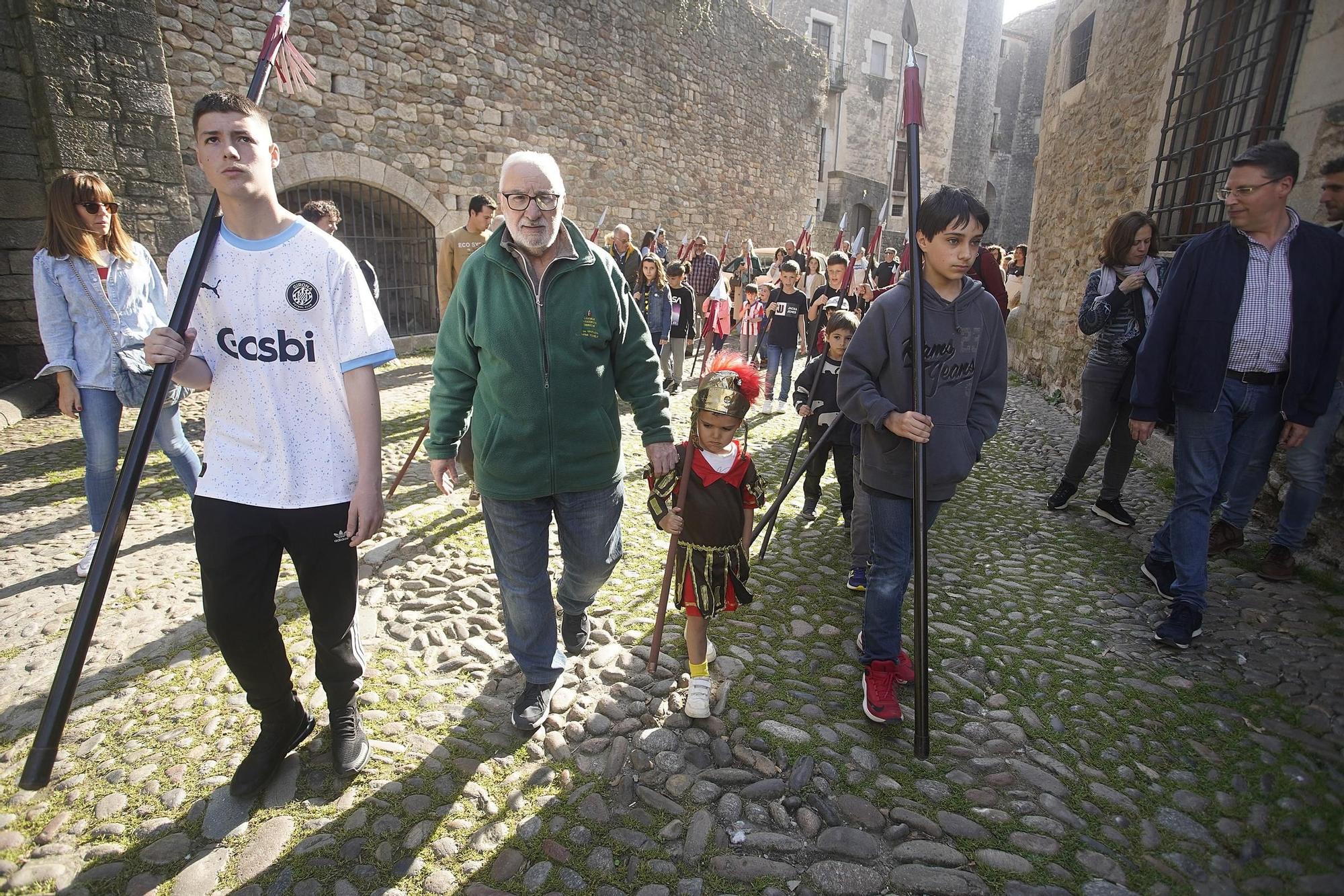 Els infants de Girona es converteixen en autèntics manaies per un dia