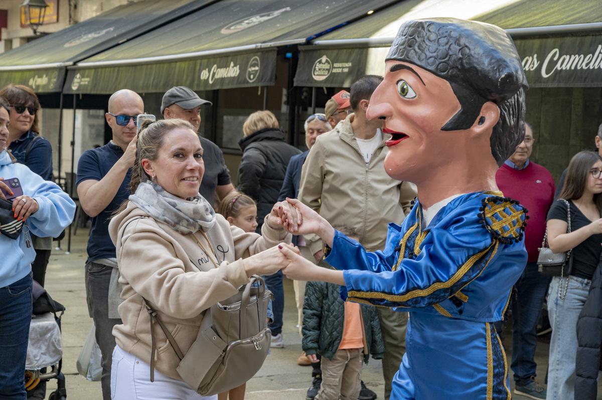 Los cabezudos y gigantes volverá a salir a las calles para despedir la Pascua de Padrón