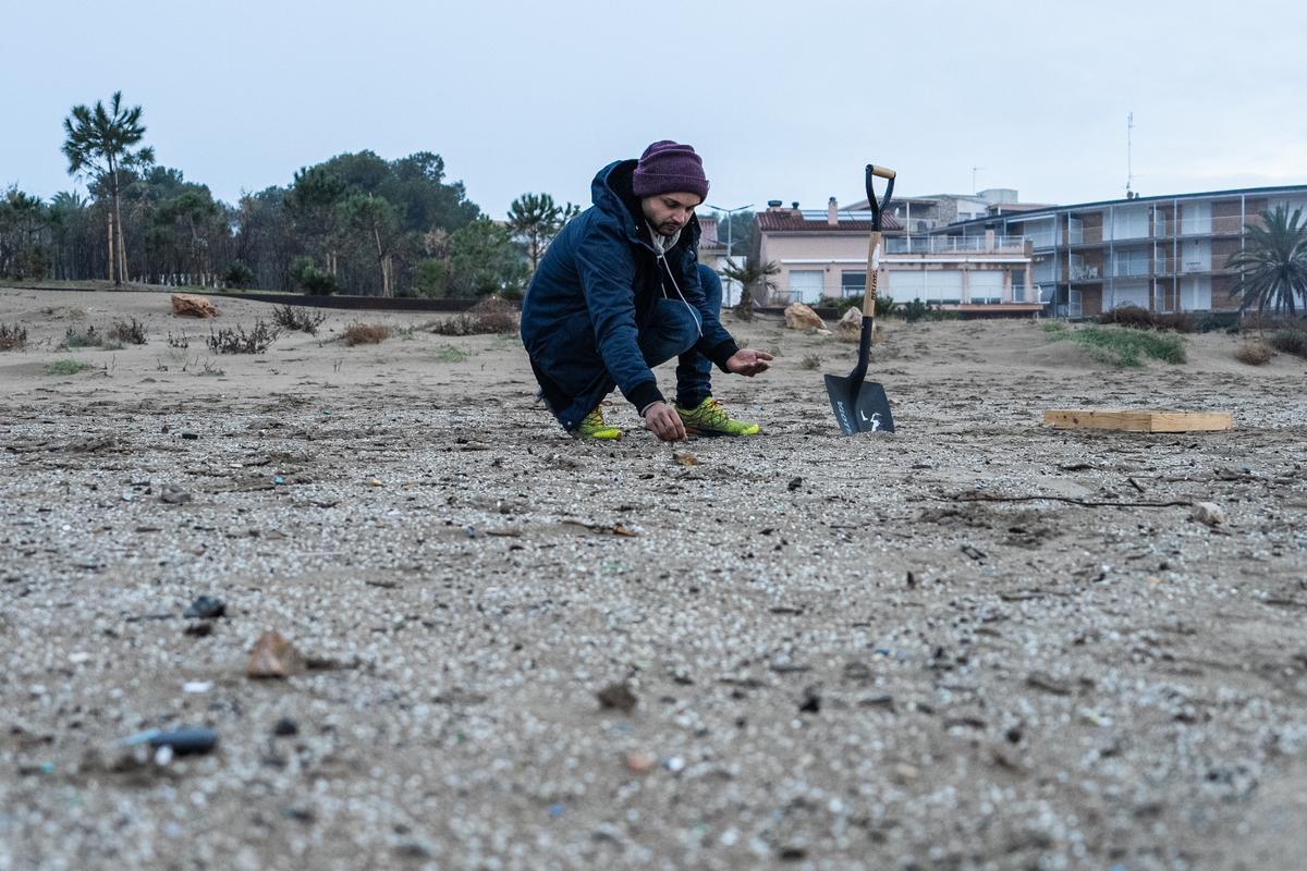 Carta de un lector: "Los ciudadanos tuvimos que limpiar el polietileno de las playas de Vila-seca" Carta de un lector: "Los ciudadanos tuvimos que limpiar el polietileno de las playas de Vila-seca"