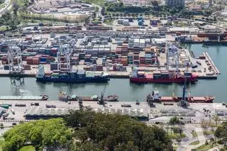Leixões triplica al puerto de Vigo en tráfico de contenedores pese a tener la mitad de espacio