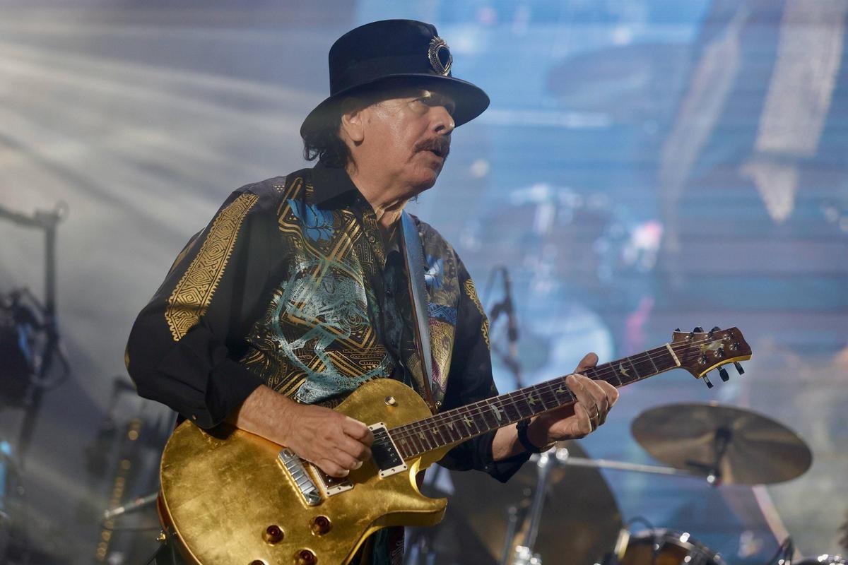 El regreso del legendario guitarrista Carlos Santana a València, en imágenes