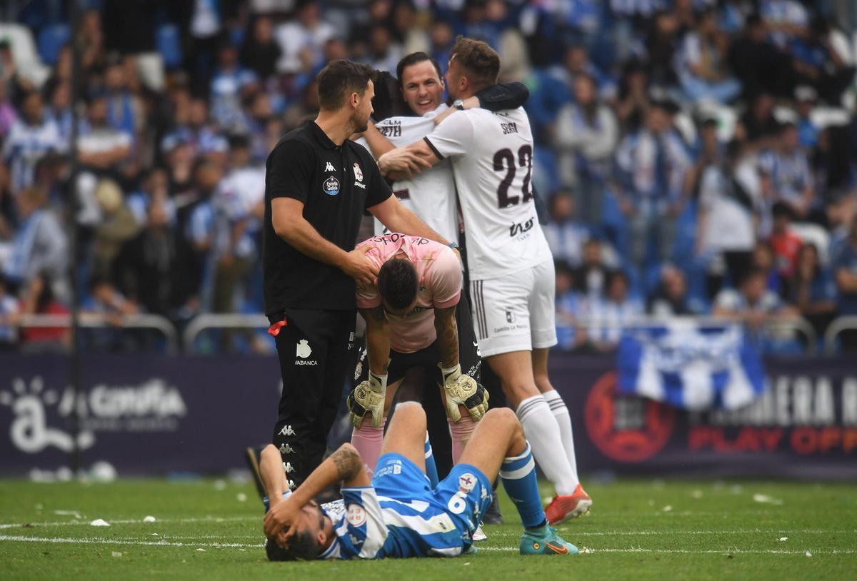 Mackay y Quiles lloran ante la alegría del Albacete en 2022.