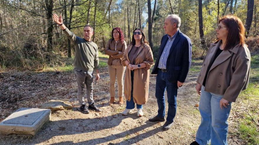 El delegado provincial, Agustín Reguera, de visita en A Cañiza.