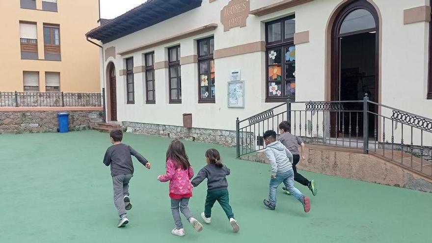 El colegio rural Bajo Nalón de Pravia recibe dos galardones en el Certame de Teatro Escolar en Llingua Asturiana