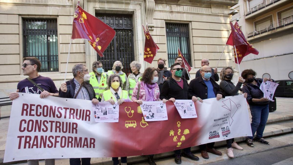 Protesta &quot;contra el alto coste  de la vida&quot; | JUAN CARLOS CAVAL