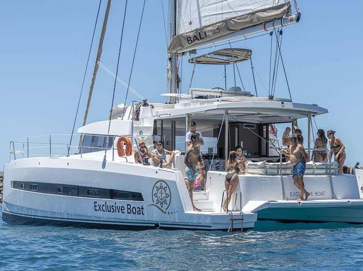 Excursión en barco por la costa