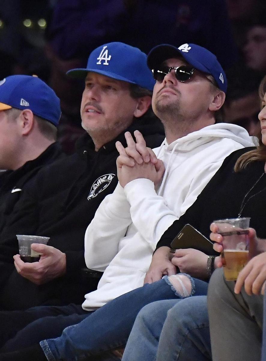 Leonardo DiCaprio, de incógnito para ver un partido de los Lakers