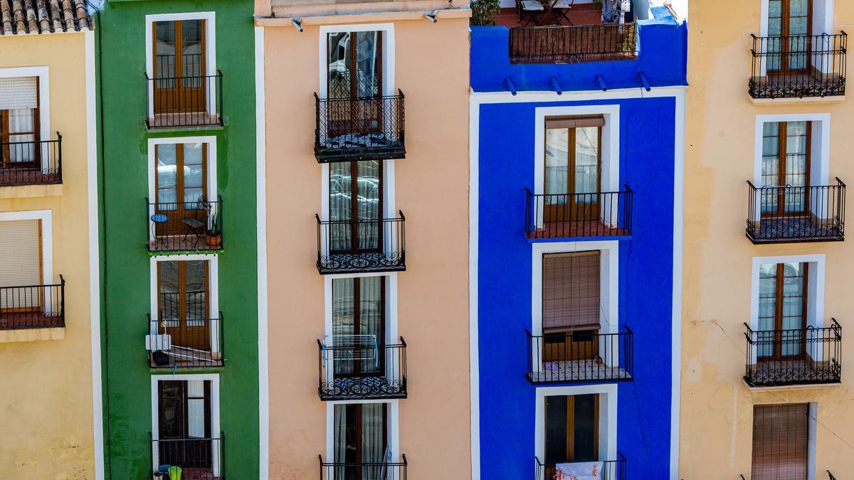 Las características casas de colores de la Vila.