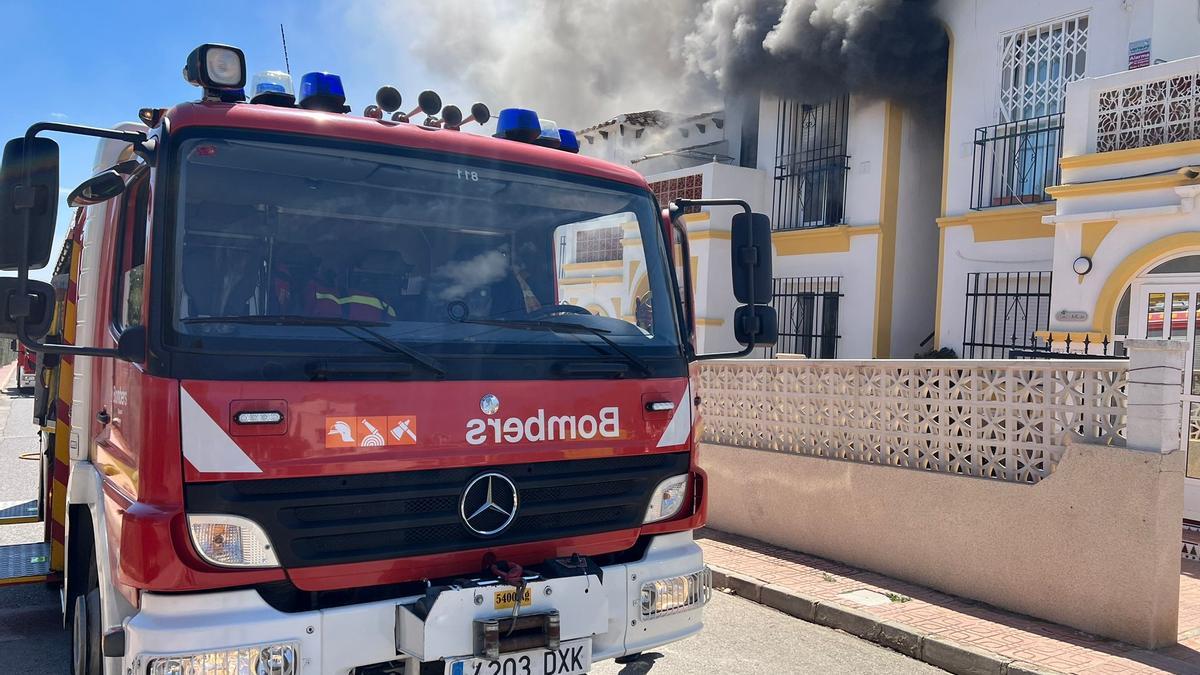 Un hombre fallece en el incendio de una vivienda en San Miguel de Salinas