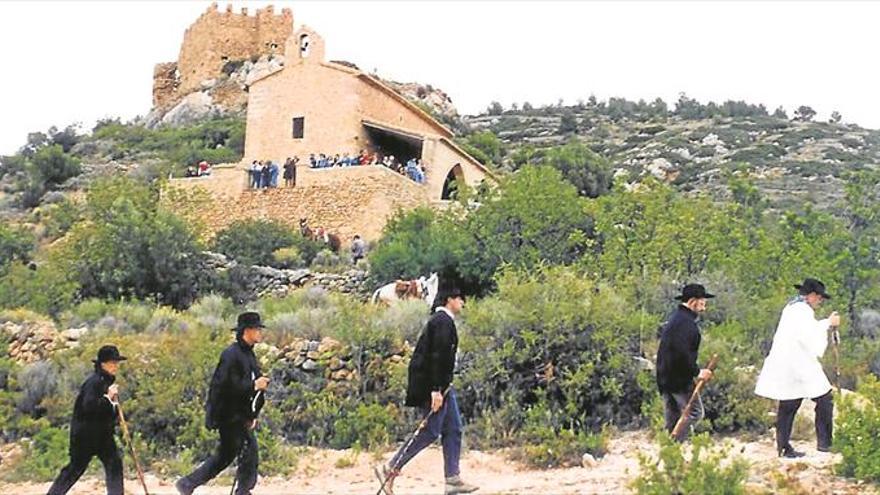 Los peregrinos de l’Alcora, paso a paso, rezo a rezo