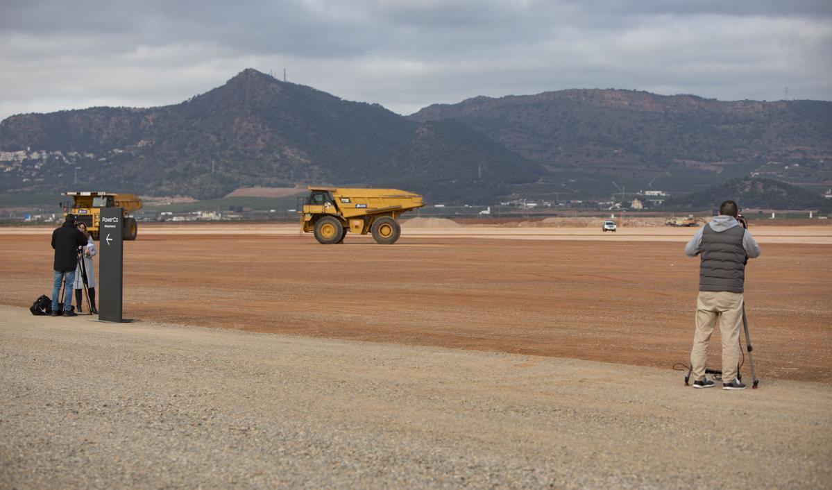 Terrenos preparados para el inicio de la construcción de la gigafactoría.