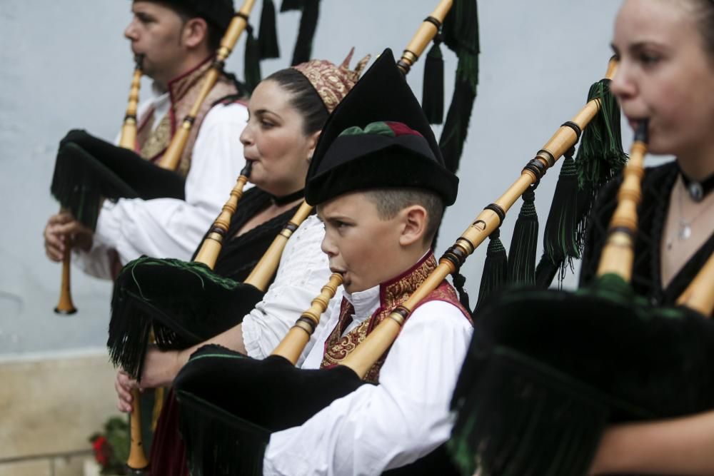 Procesión de la virgen de la salud y misa por las fiestas de Carreña de Cabrales