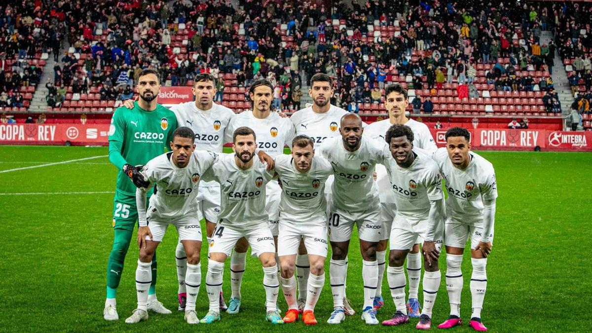 El Valencia antes de jugar en El Molinón