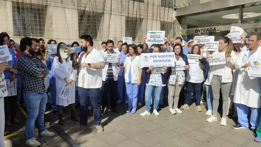 Protestas de los médicos en el Hospital Insular