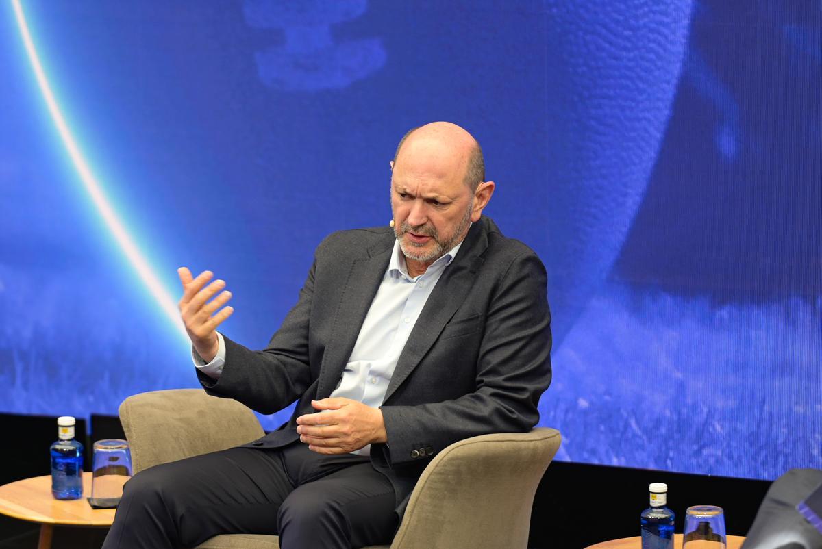 Rafael Louzán, presidente de la RFEF, durante The Forum, evento organizado por el Atlético y Apollo.