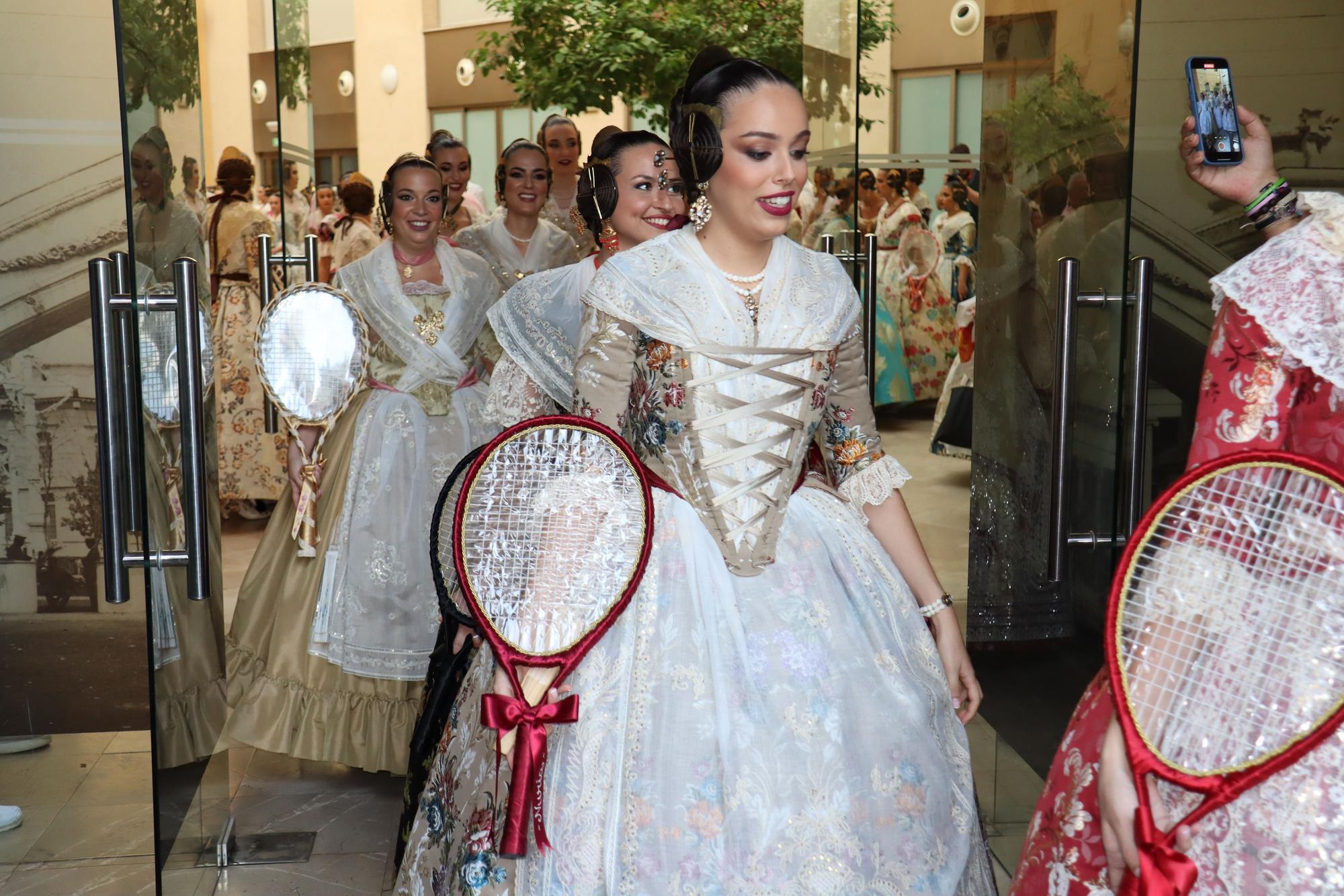 Las candidatas a Fallera Mayor e Infantil de València 2024 cierran la Fira en la Batalla de Flores