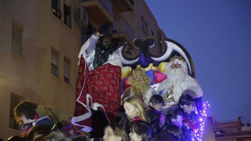 Búscate en la Cabalgata de Reyes de las Fallas de Malvarrosa-Cabanyal-Beteró