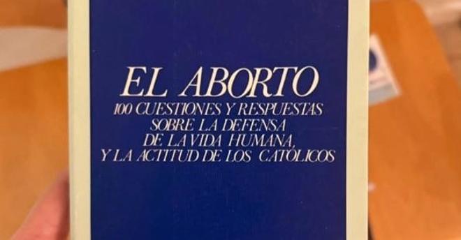 Empleados del Hospital de Bellvitge denuncian el hallazgo de un libro contra el aborto en la sala de culto del centro público