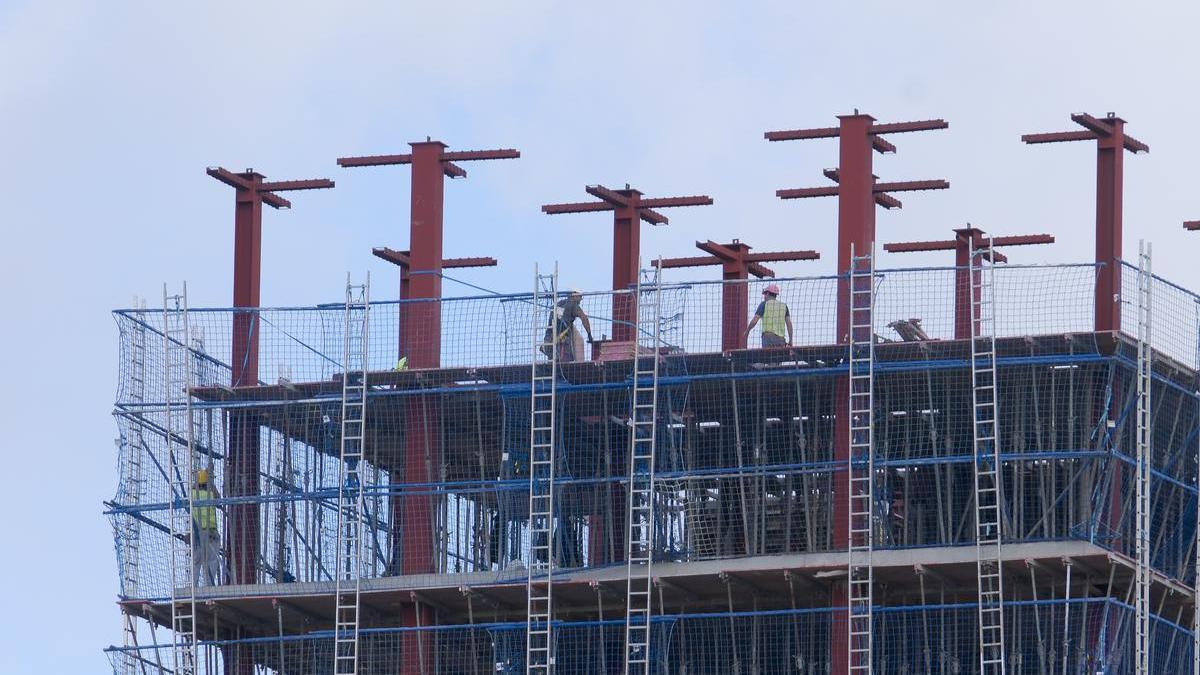 Varios obreros en una construcción en Gran Canaria.