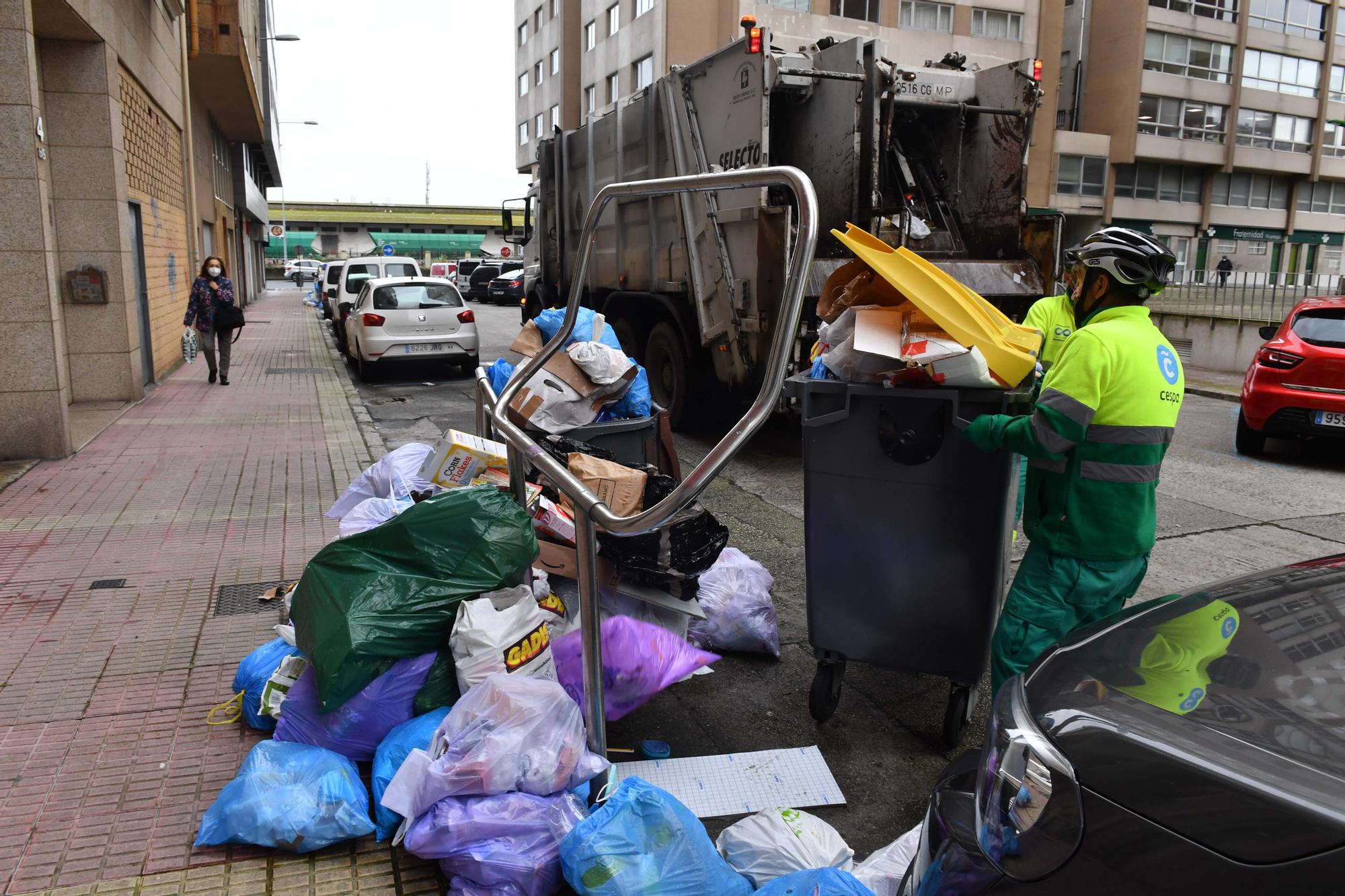 Primer día sin sabotajes tras una semana con problemas para la recogida de basuras en A Coruña