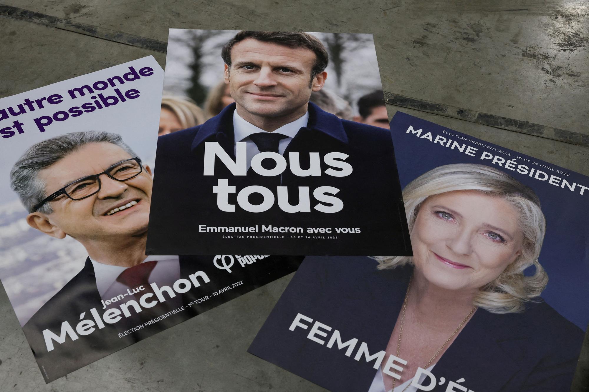 Posters de campaña electoral de Emmanuel Macron, Marine Le Pen y Jean-Luc Melenchon.