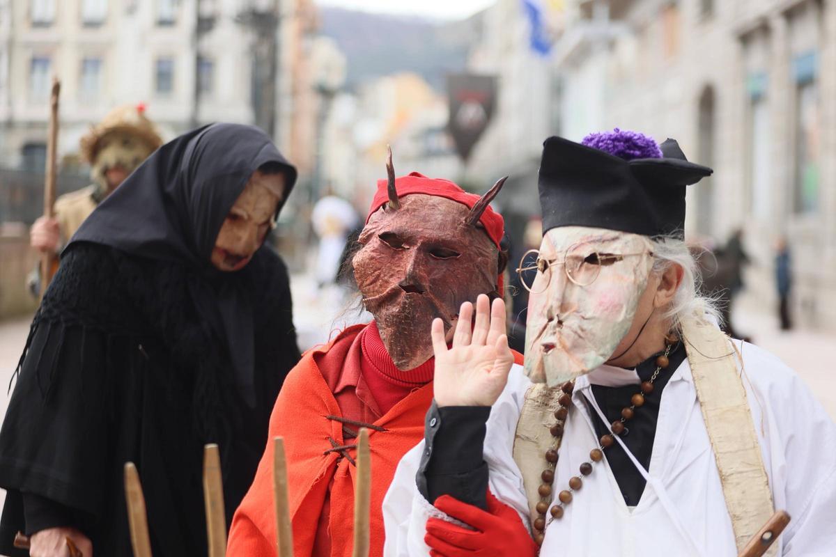 El pasacalles de los Mazcaritos por las calles de Oviedo