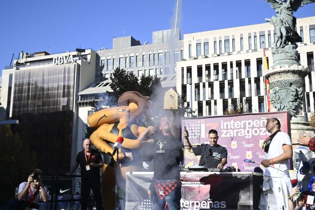 En imágenes | Primer día de las Fiestas del Pilar con las peñas y el pregón